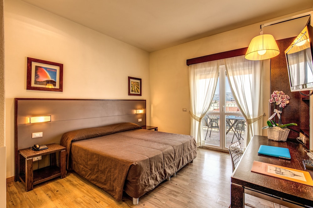 SUPERIOR, DOUBLE BED, CITY VIEW, BALCONY