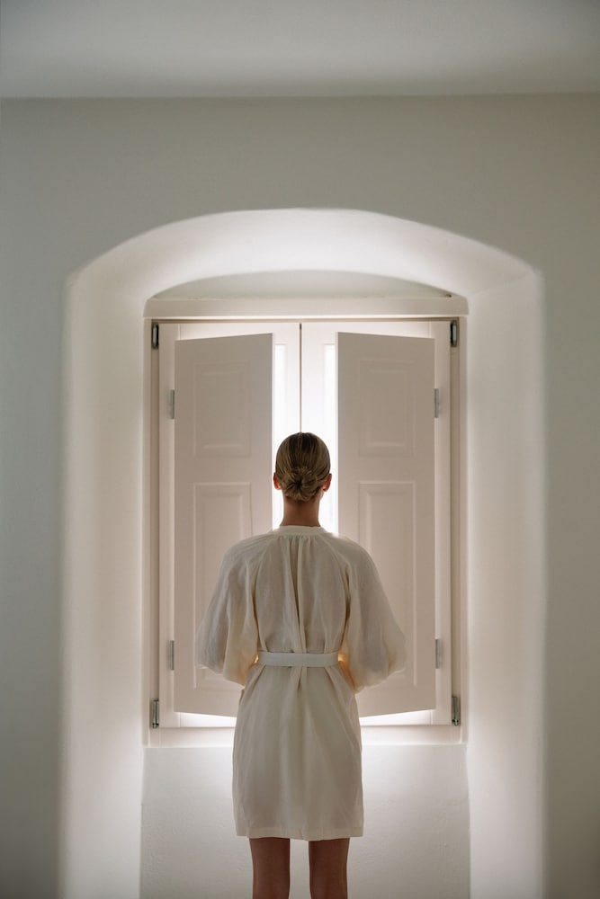 Ammothines Cycladic Suites 8/59