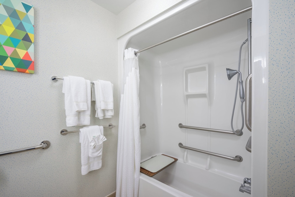 Holiday Inn Express Hotel Suites Quakertown 75/76