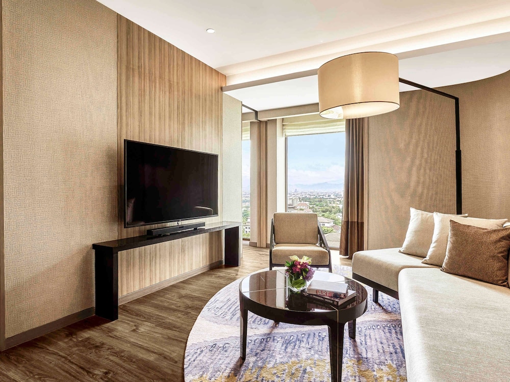 Pullman Bandung Grand Central 38/75