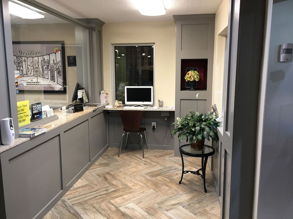 Super 8 by Wyndham Meridian 6/25