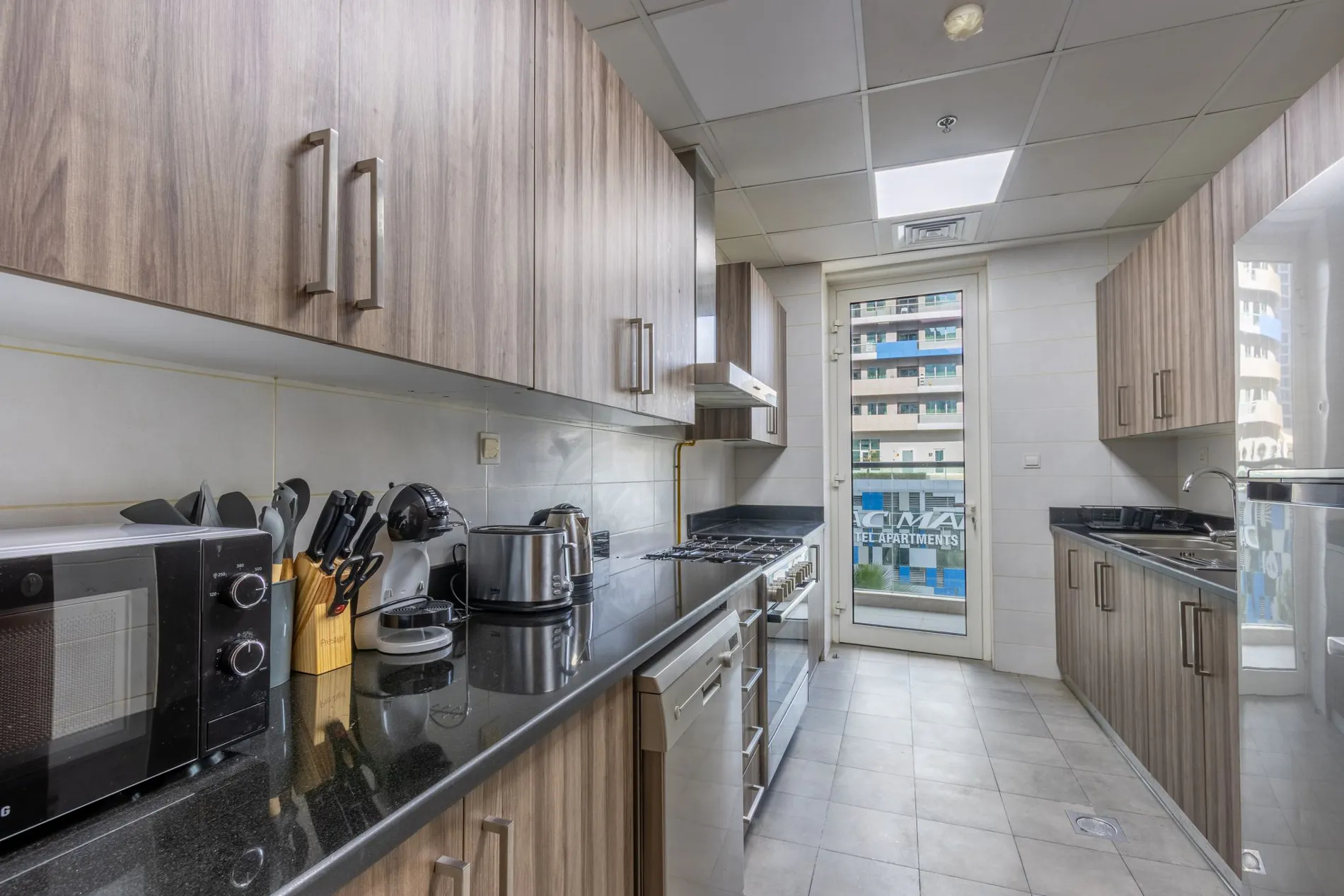 2B & Maid in Dunya 5 Min Walk to Dubai Mall 10/14