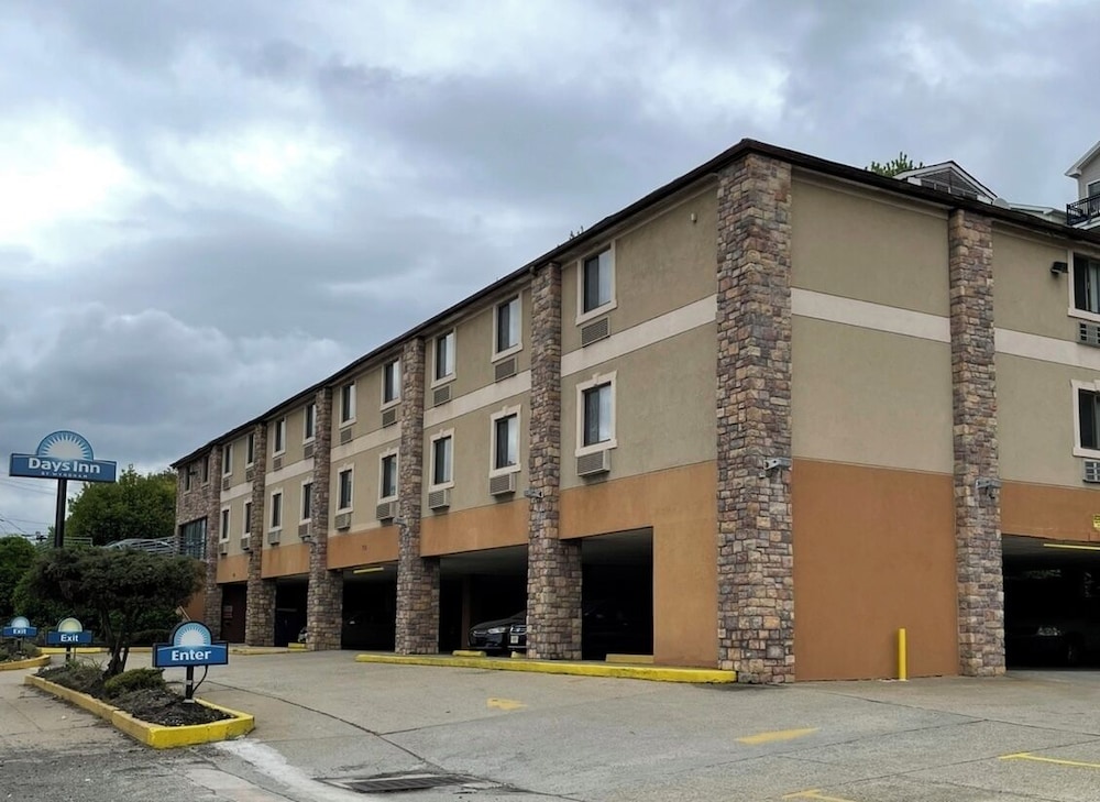Days Inn by Wyndham Jersey City / NYC Area 34/41
