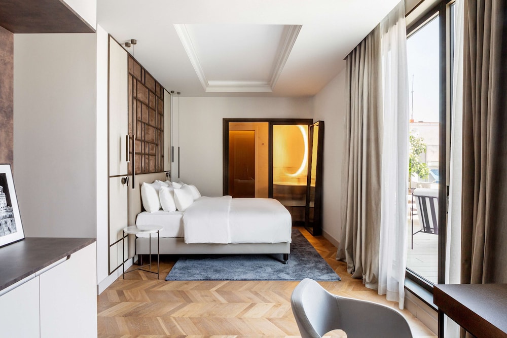 Radisson Collection Hotel, Magdalena Plaza Sevilla 18/73