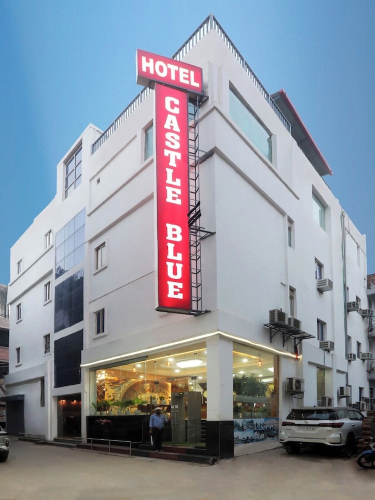 Castle Blue Hotel 47/49