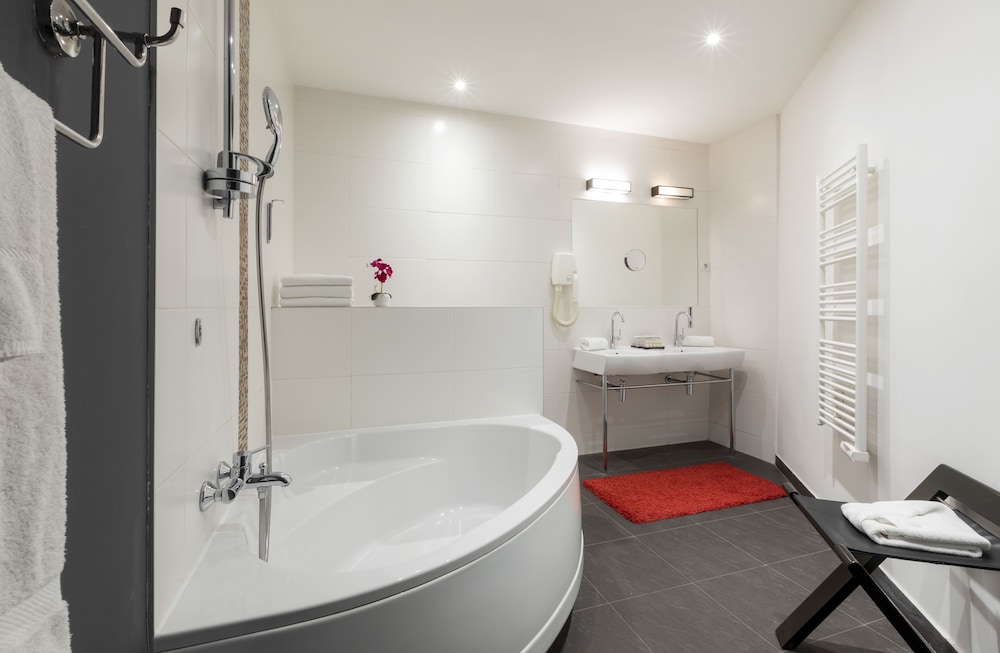 AMBRE HOTEL 33/39