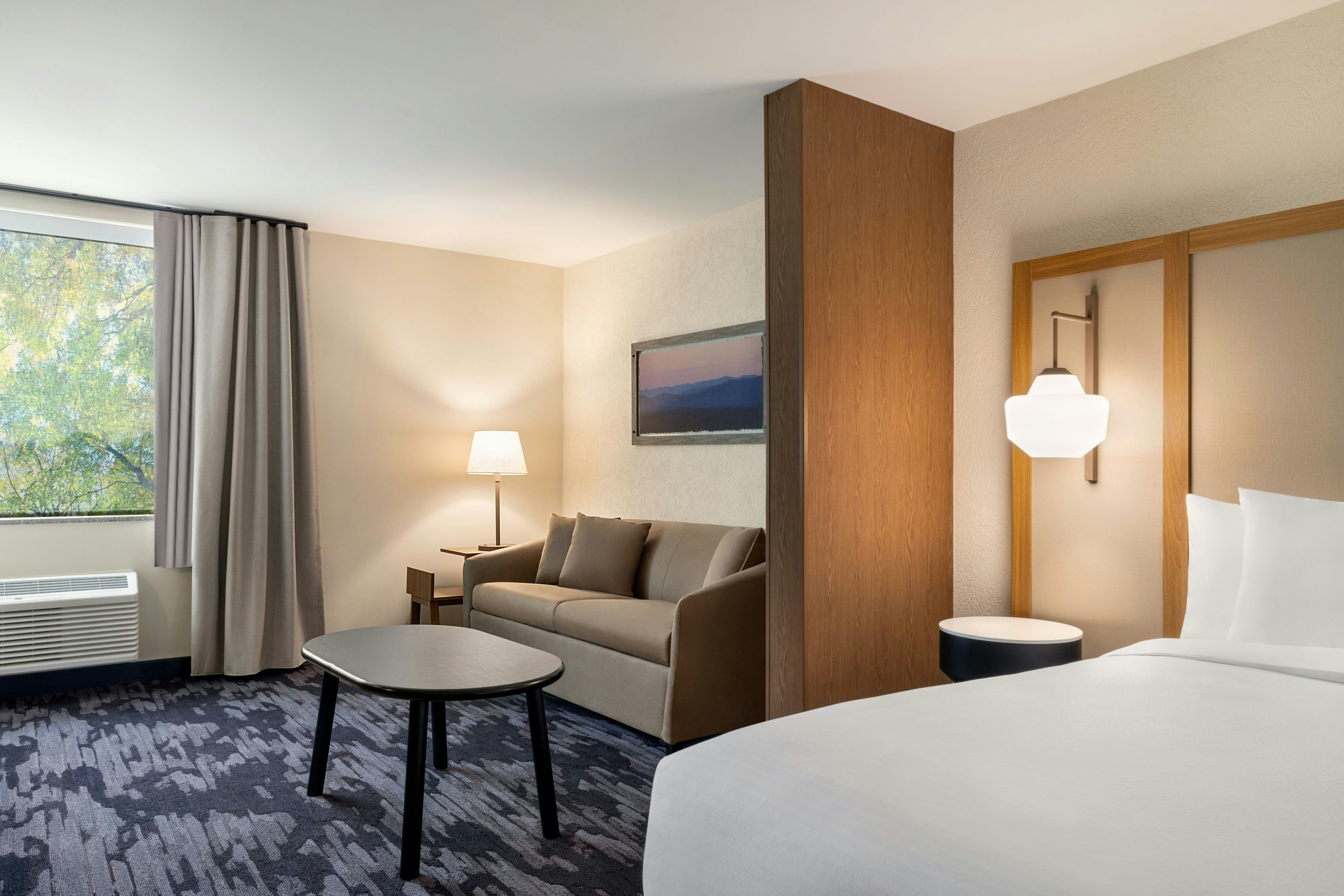 Hotel Monona 7/11