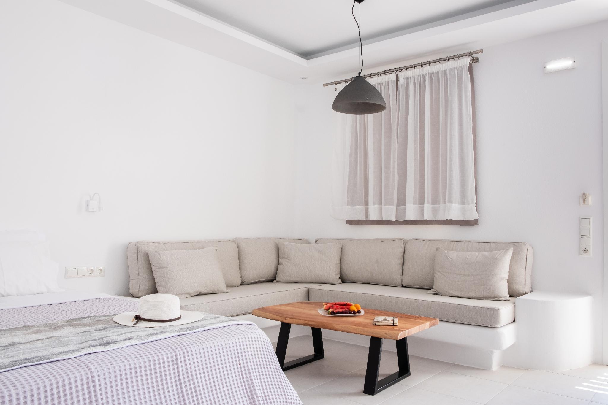 EXECUTIVE, SUITE