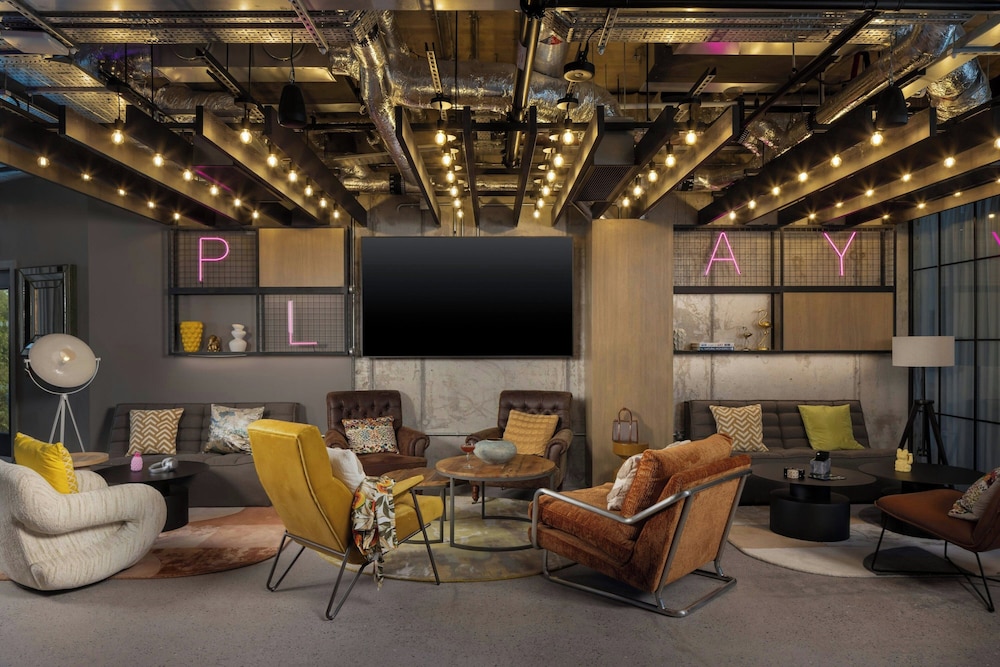 Moxy Dublin Docklands 32/48