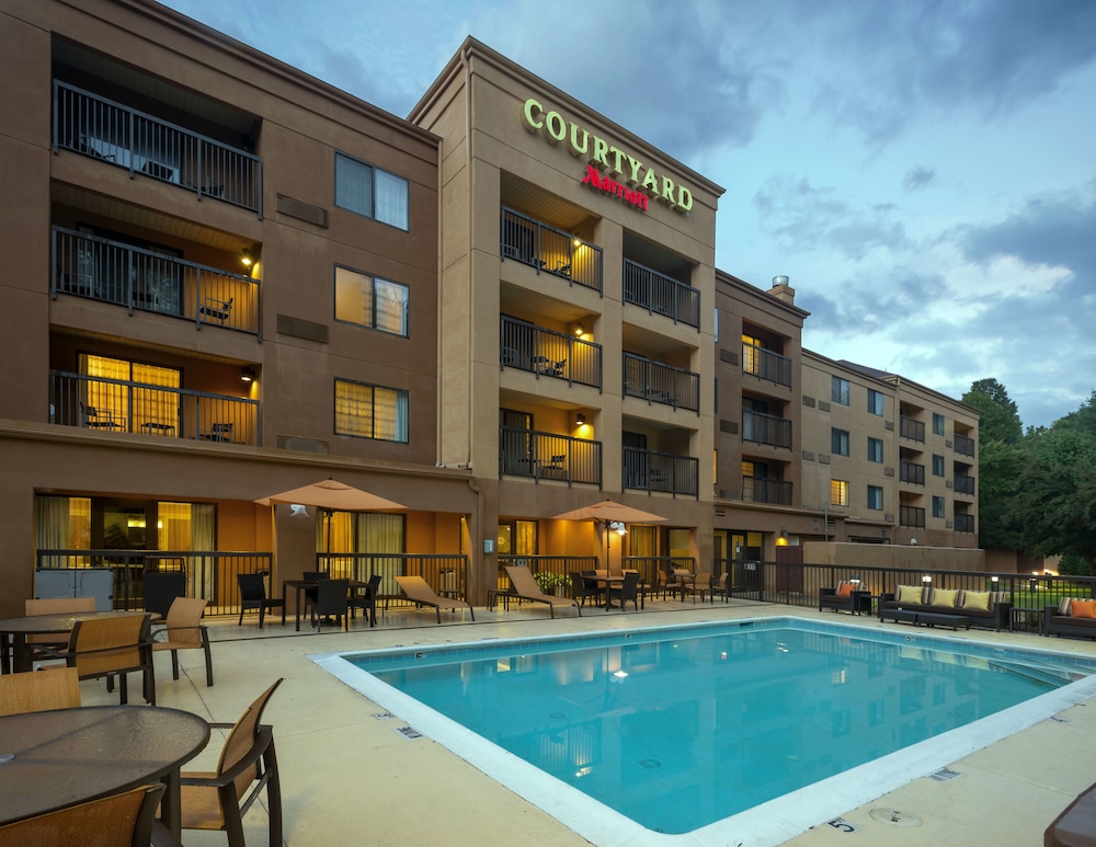 Courtyard By Marriott Winston-Salem Hanes Mall in WINSTON SALEM - NC