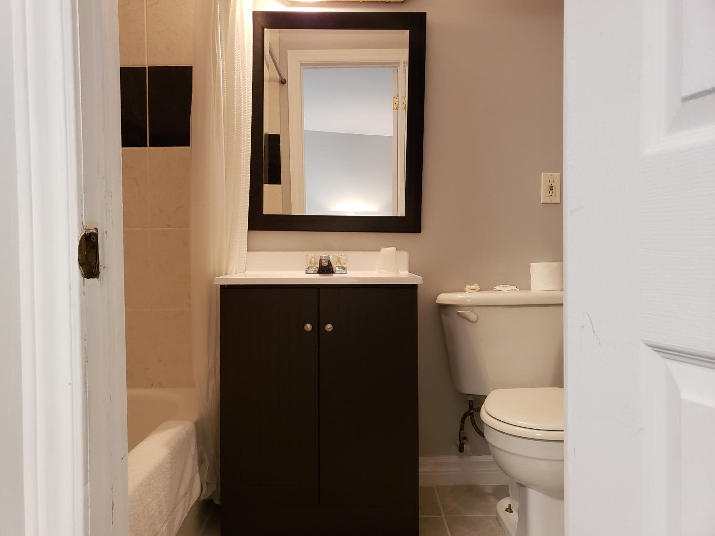 Regency Inn & Suites 29/33