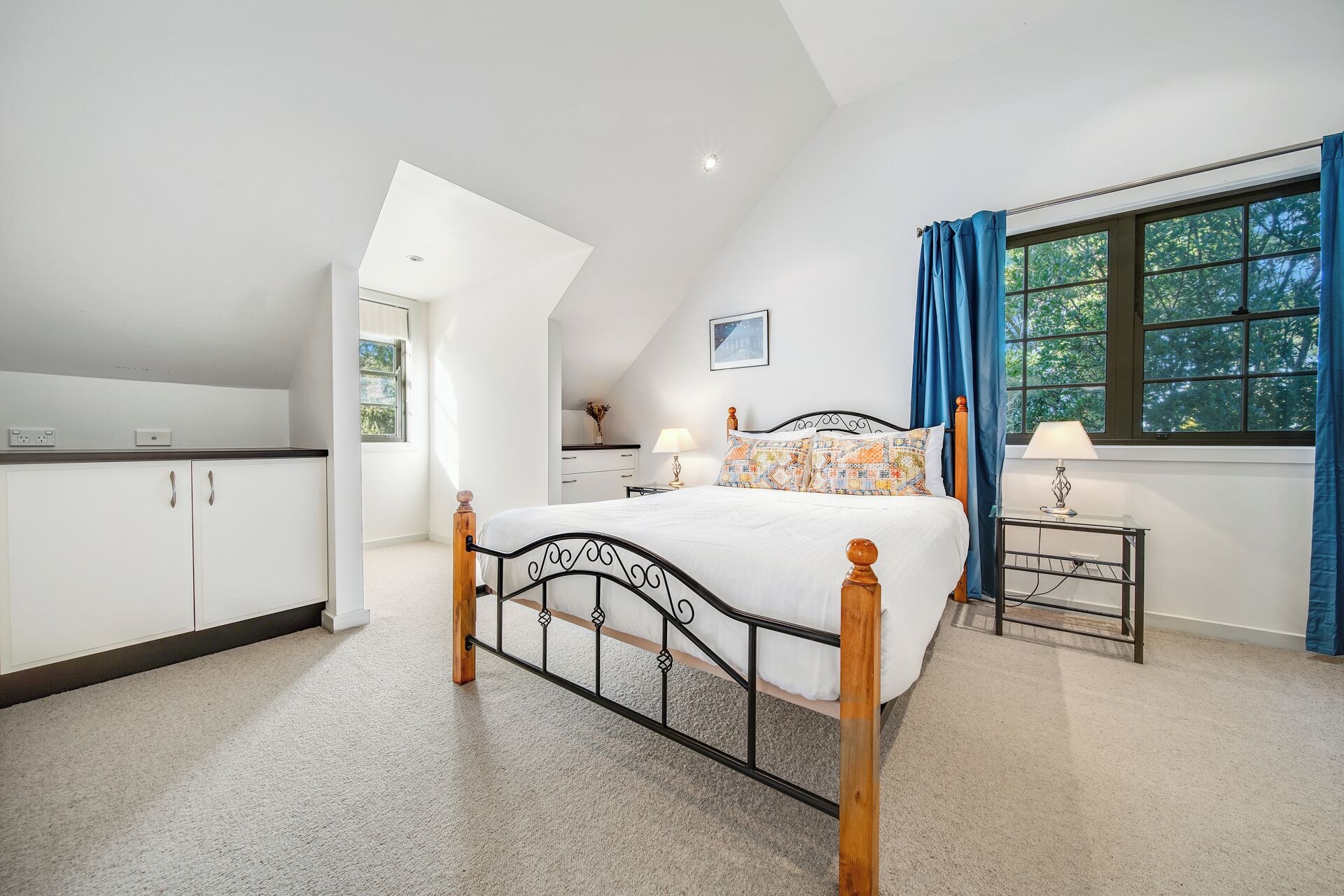 Lodge, 2 Queen and Twin Beds, Sofa