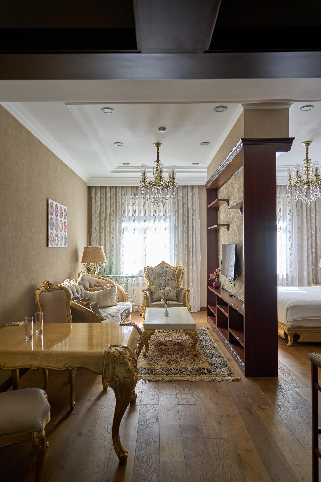 Royal Residence 68/78