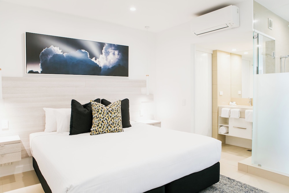 SPA, PENTHOUSE, STUDIO, BEACH FRONT