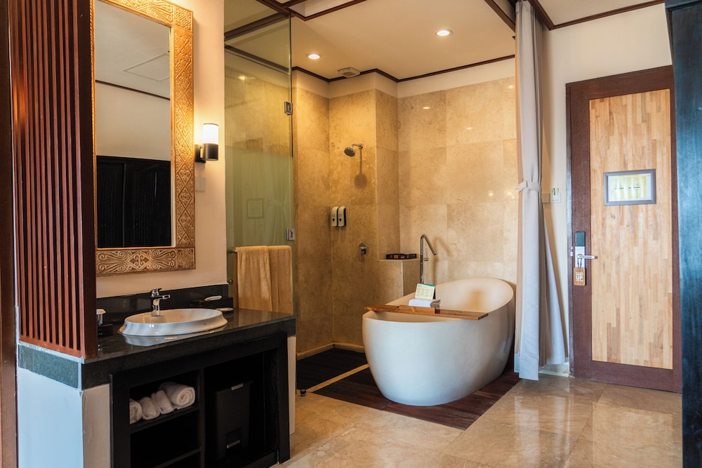 Bali Tropic Resort And Spa 72/72