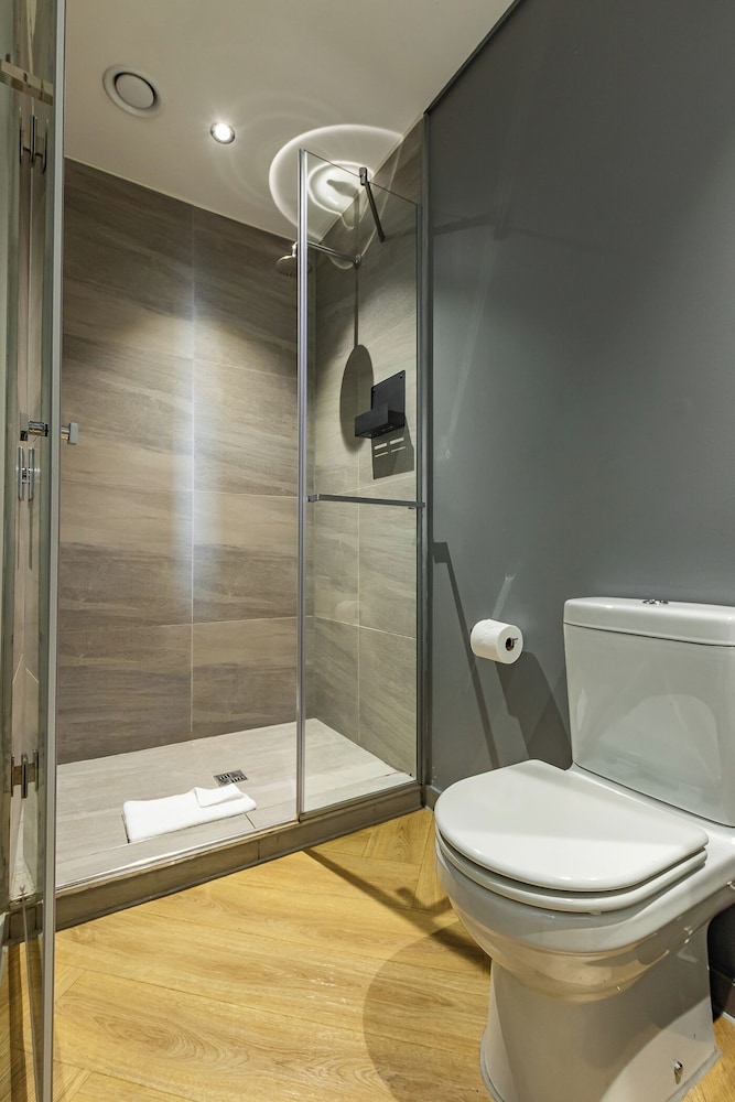 One Thibault Residence 47/48