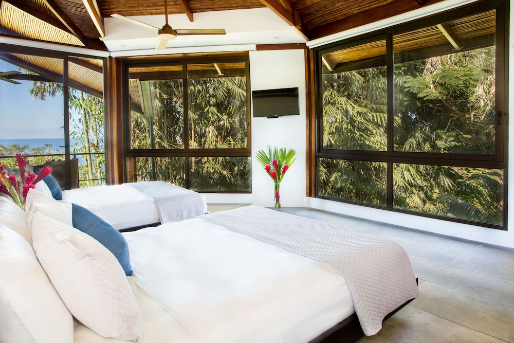 Tulemar Resort 35/77