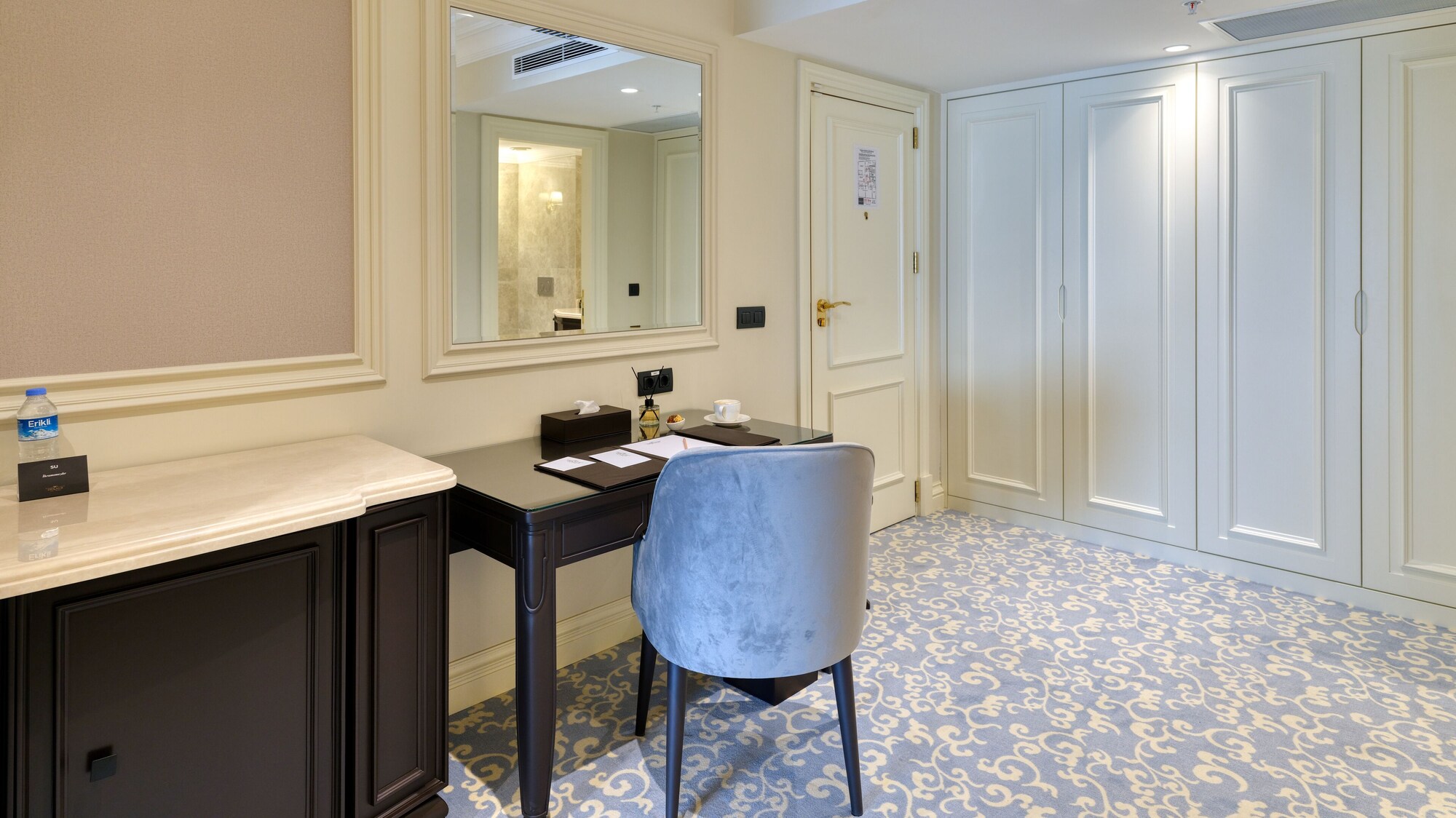 Economy, Twin Beds, No Window, Dekalb Hotel Istanbul 3/3