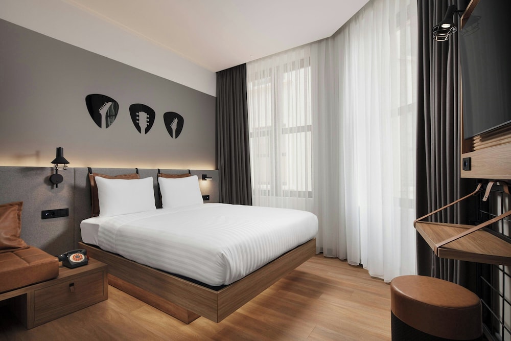 Moxy Istanbul Beyoglu 19/50