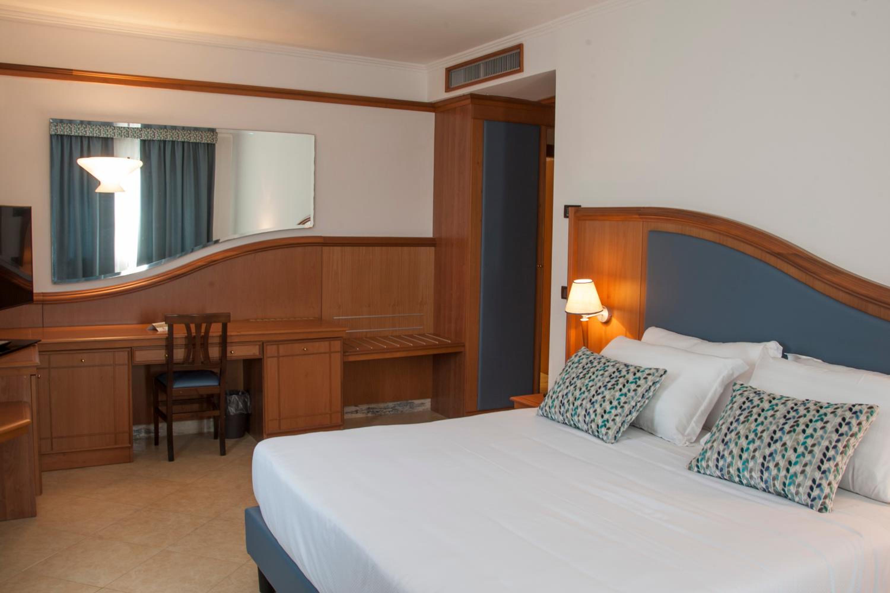 Hotel Centrale Sabaudia 12/38