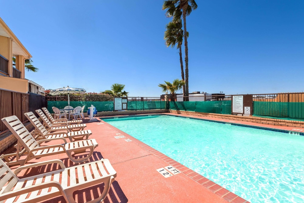 Ramada by Wyndham San Antonio Near SeaWorld/Lackland AFB 11/63