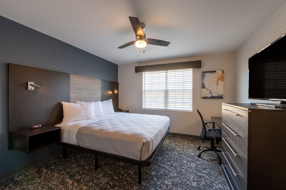 SUITE, KING BED, SOFA