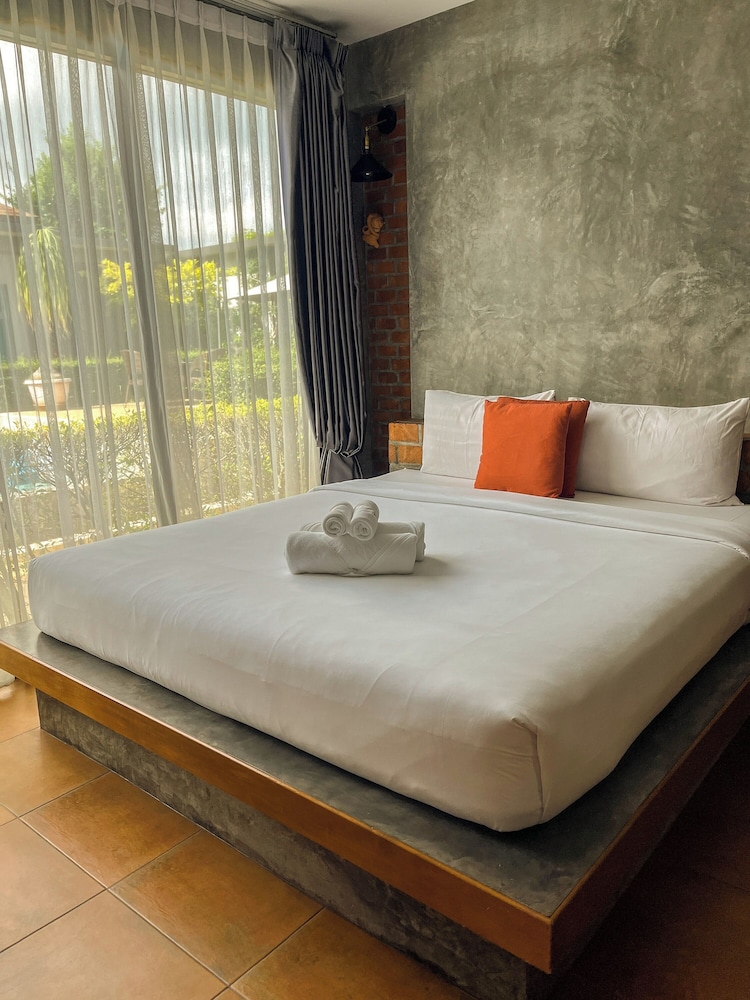 Baan Mee Phuket 5/55