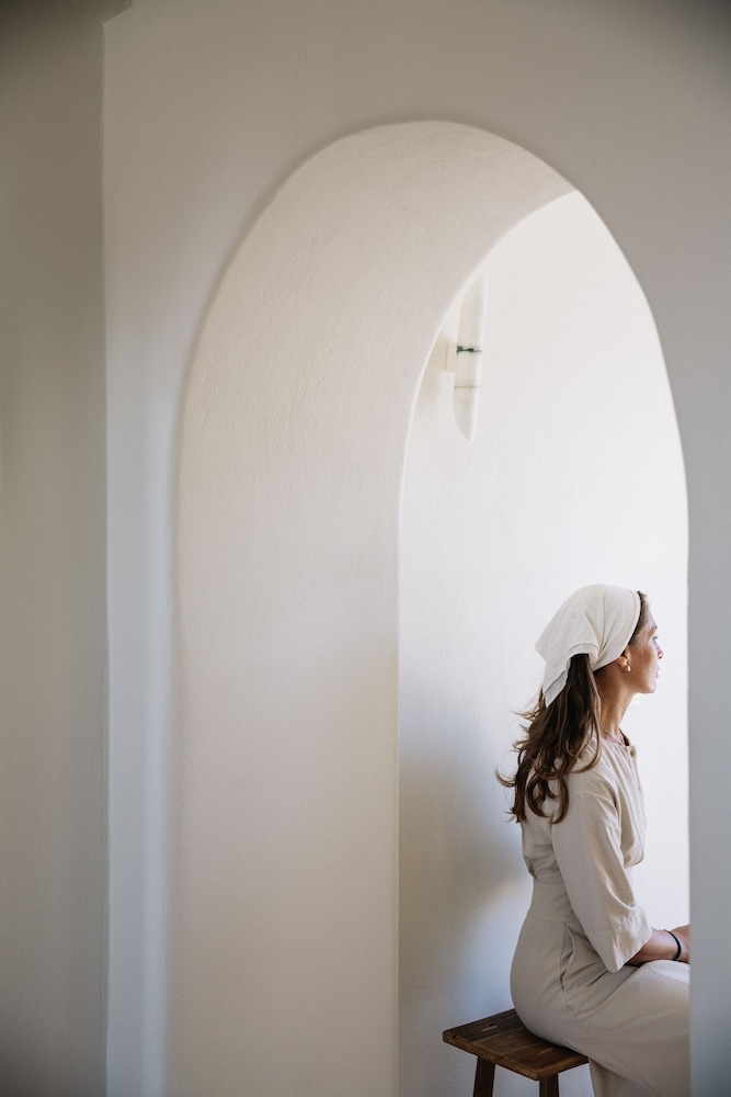 Ammothines Cycladic Suites 12/59