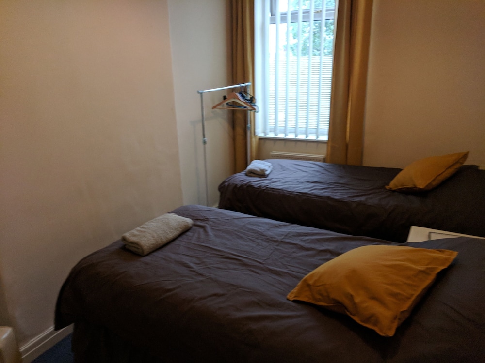 Fern Lodge 6/33