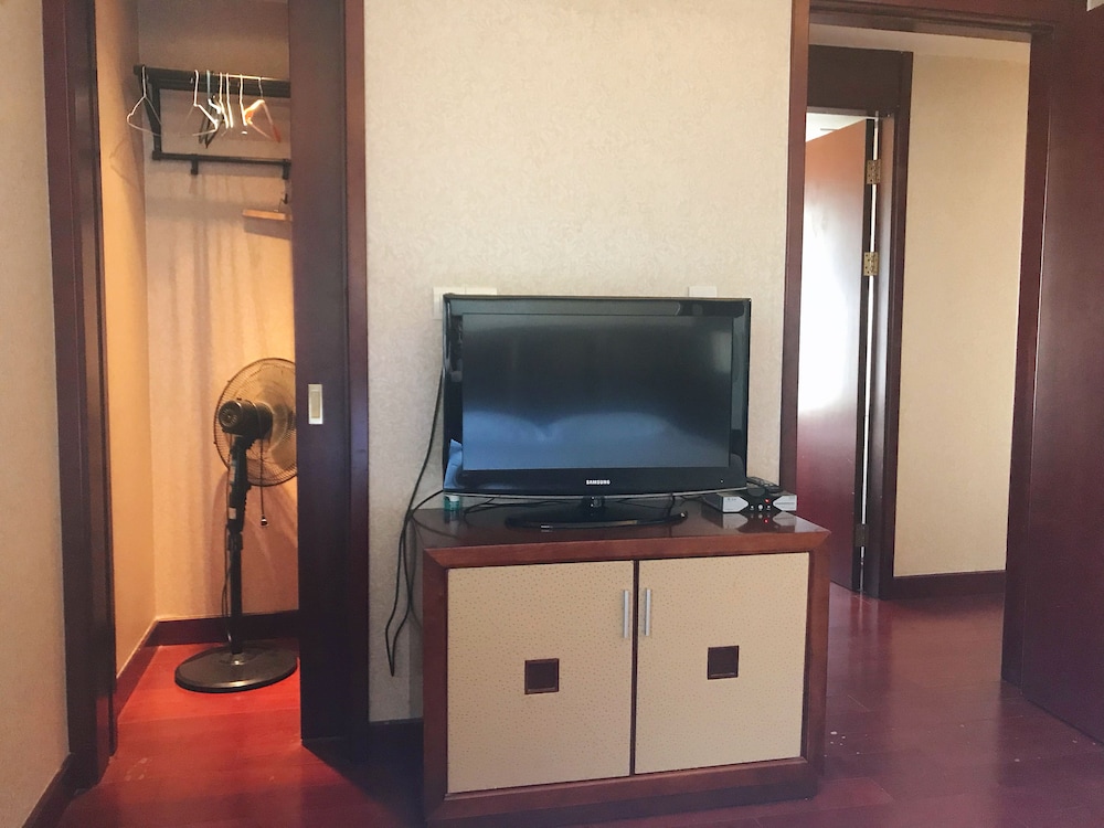 Shanghai ZiYuan Service Apartment 50/61