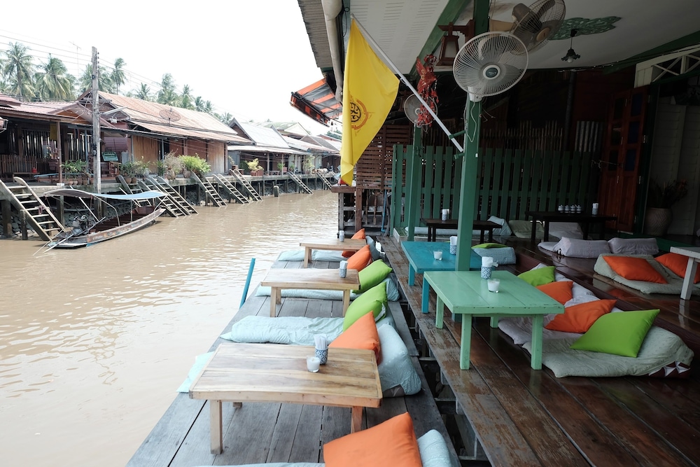 Baanrak Amphawa Homestay 57/61