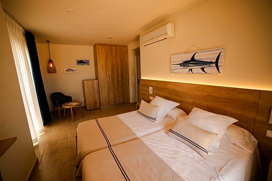 HOTEL TAMARIU 5/50