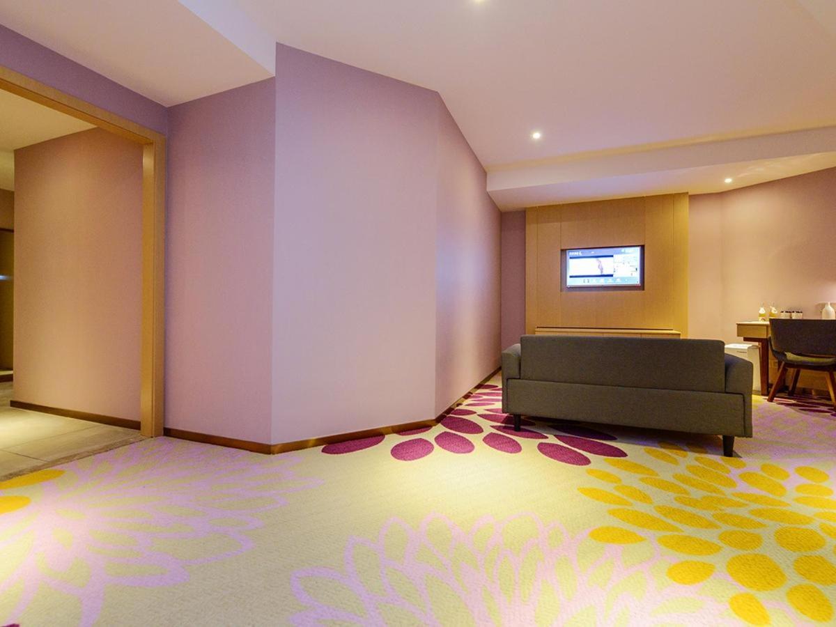 Lavande Hotel (Chengdu Xinjin Rulin Road Metro Station) 25/37