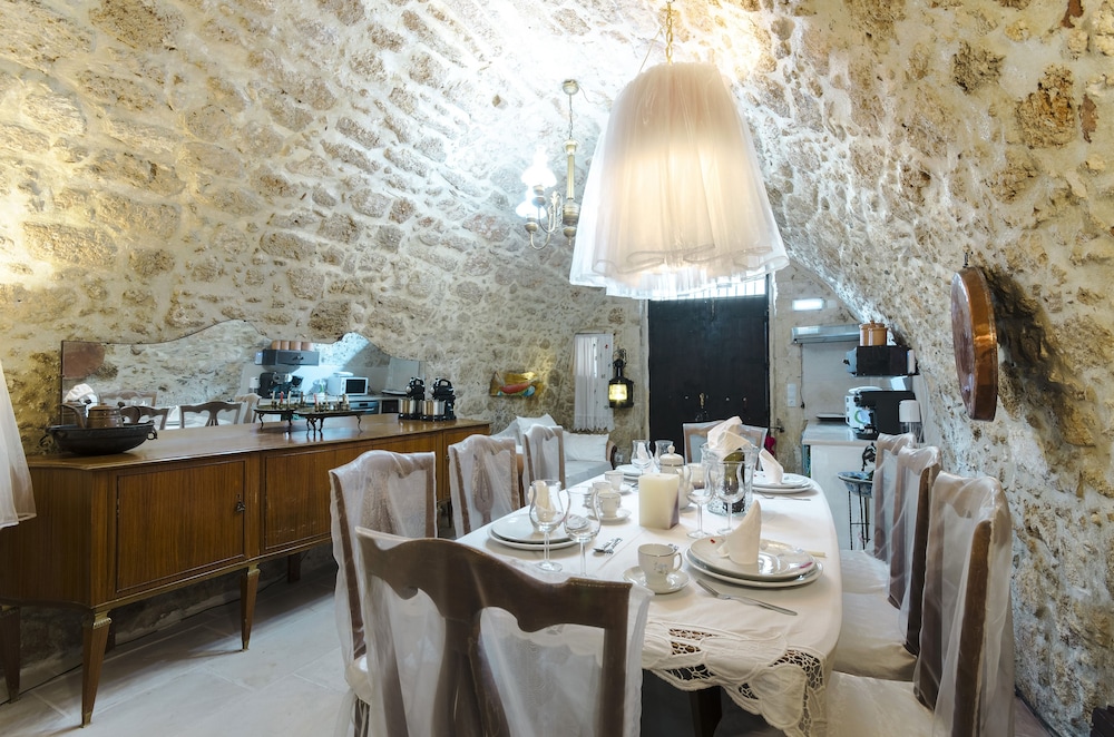 Antonia's House 44/50