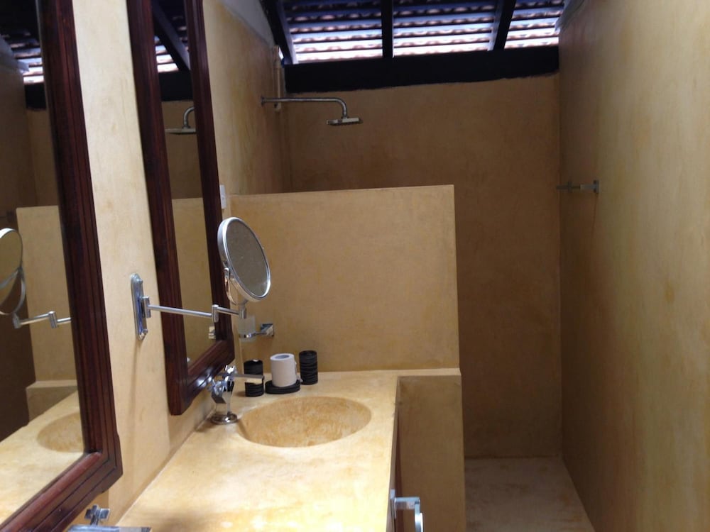 Khalids Guest House Galle 35/40