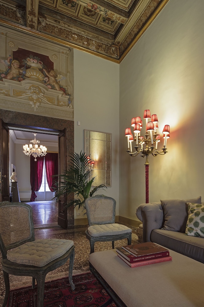 Al Palazzo Del Marchese Di Camugliano 55/76