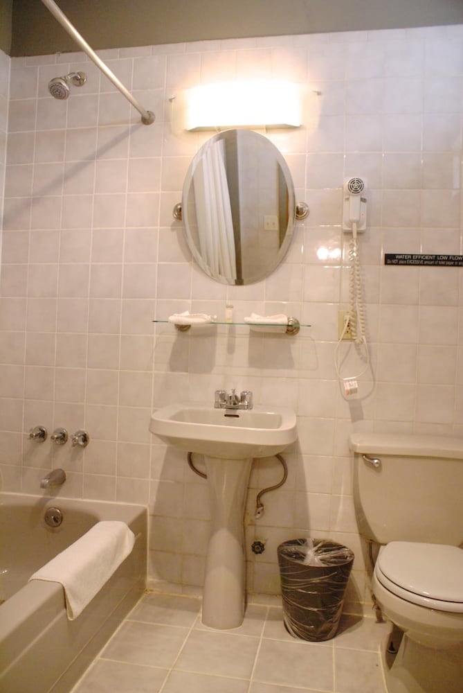 Off Soho Suites Hotel 34/38