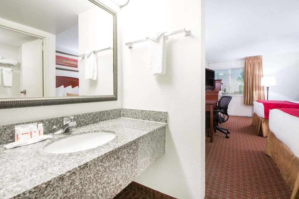 Ramada By Wyndham Enid 12/36