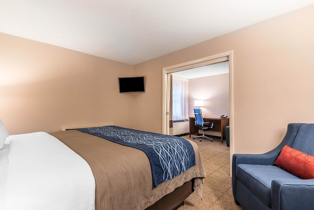Comfort Inn Concord South End 8/40