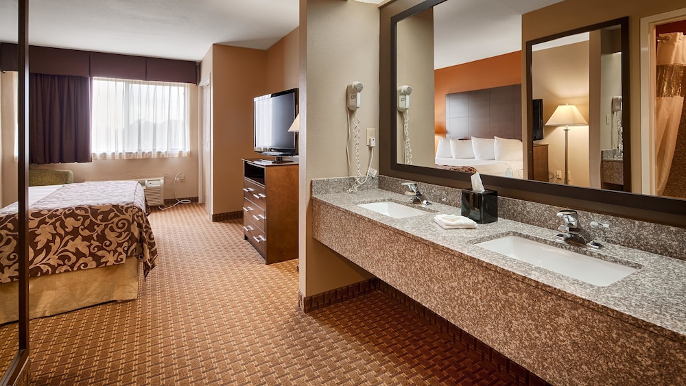 Best Western Inn & Suites New Braunfels 18/35