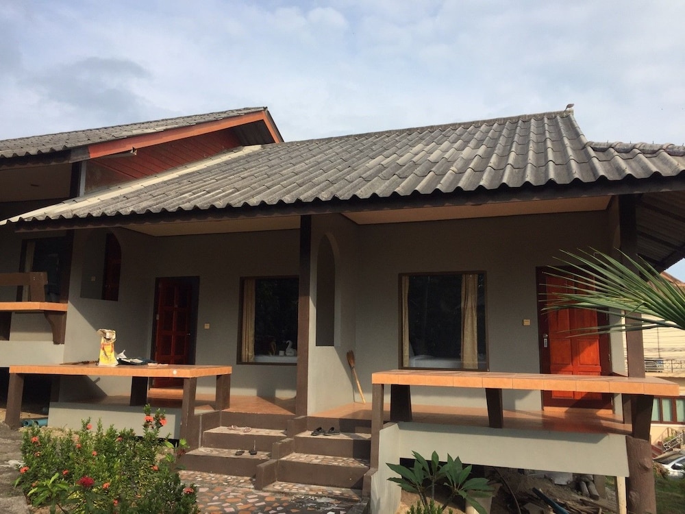 Phupha Bungalow 1/48