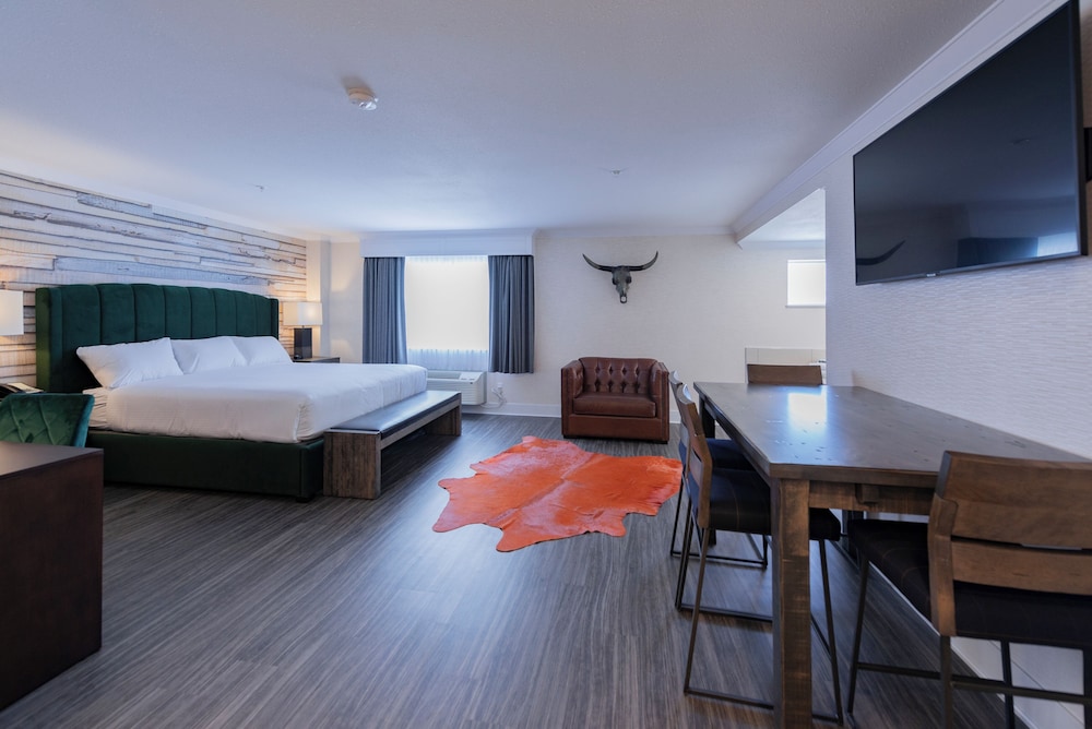 Luxury, King Bed, Jetted Tub