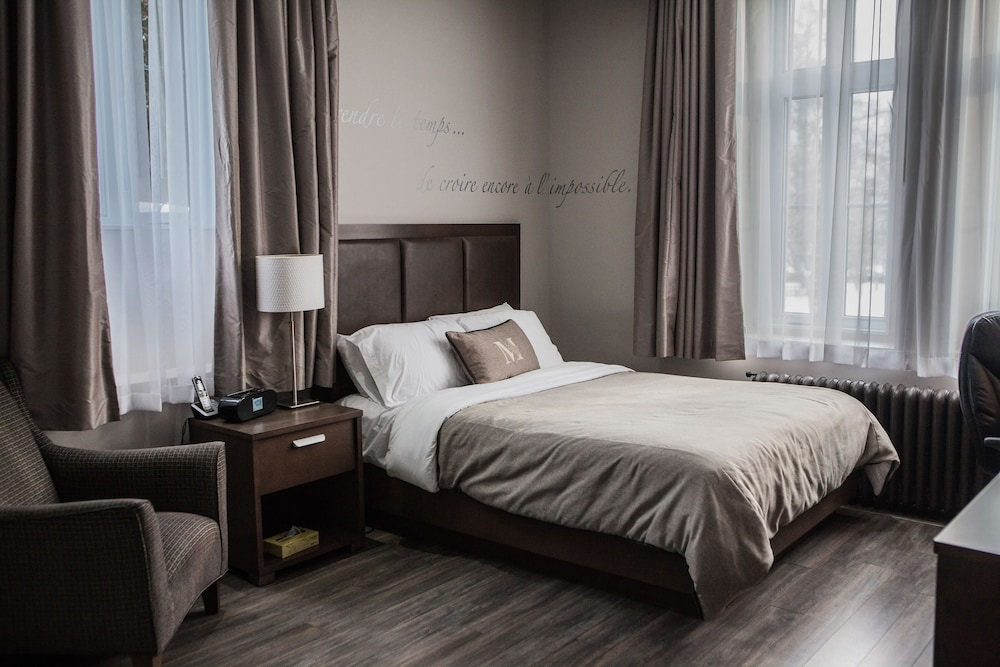 Hotel Montfort Nicolet 12/36