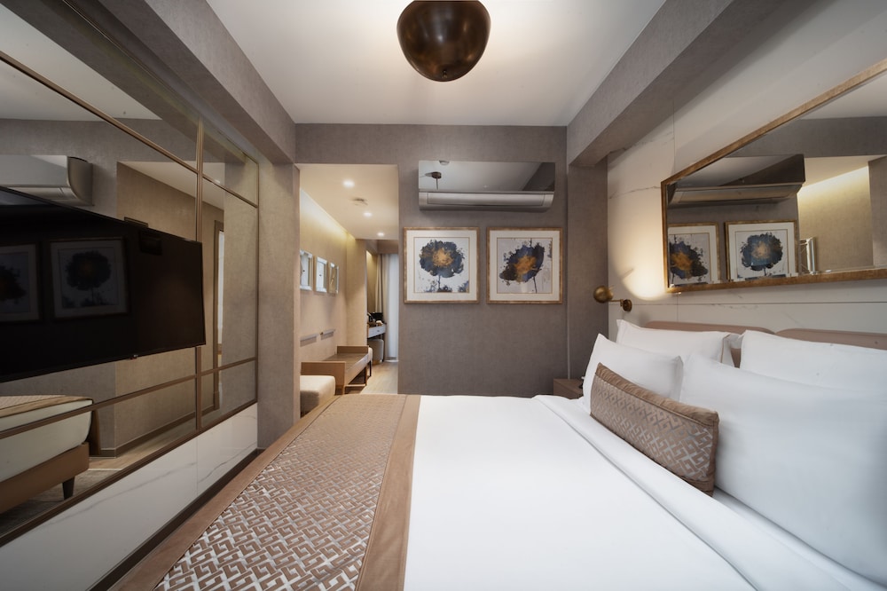 Mula Hotel 8/50
