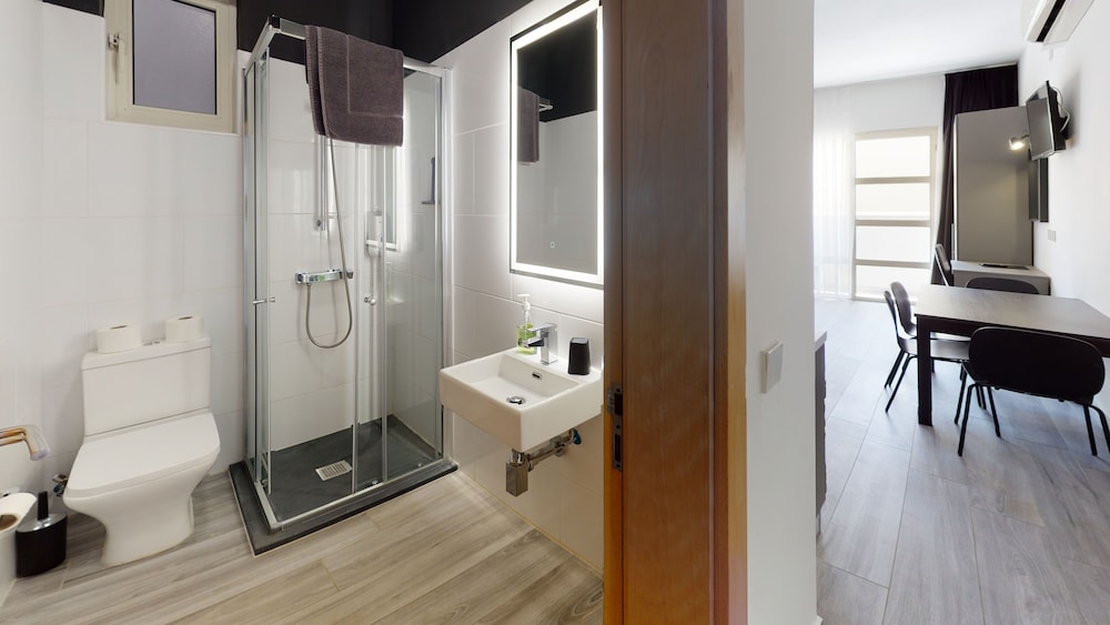 Block Hotel Rooms and Aparments 50/54