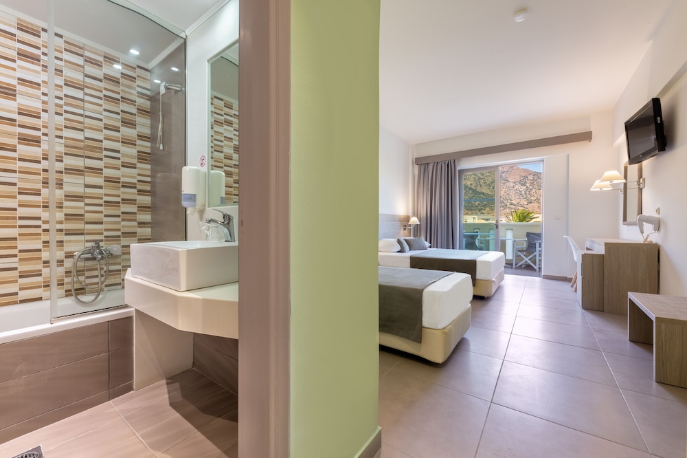 Suite, Double and Twin Beds, Shared Pool