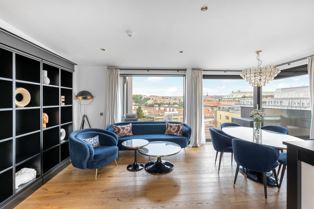 Hotel Republika and Suites 30/41