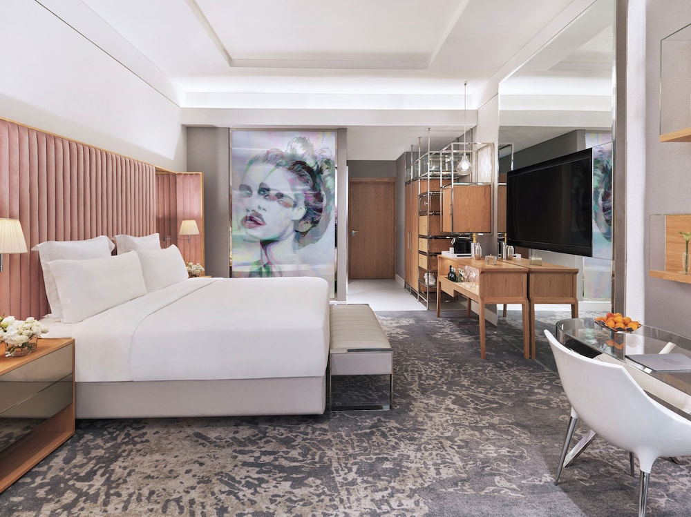 SIGNATURE KING ROOM CITY VIEW