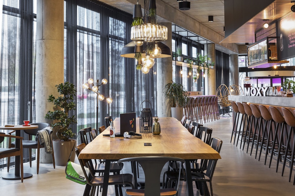 MOXY DUESSELDORF SOUTH 38/52