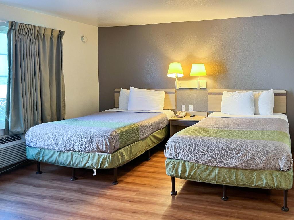 2 Full Beds - Non-Smoking, Kitchen